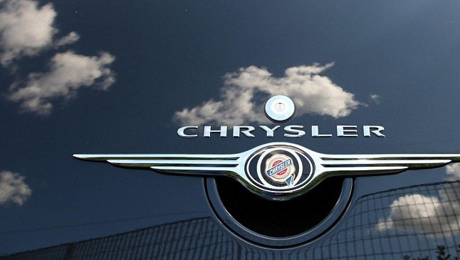 «Заряженный» минивэн Chrysler Pacifica показали на первых изображениях 