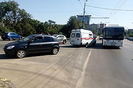 В Ростове произошло ДТП с автобусом