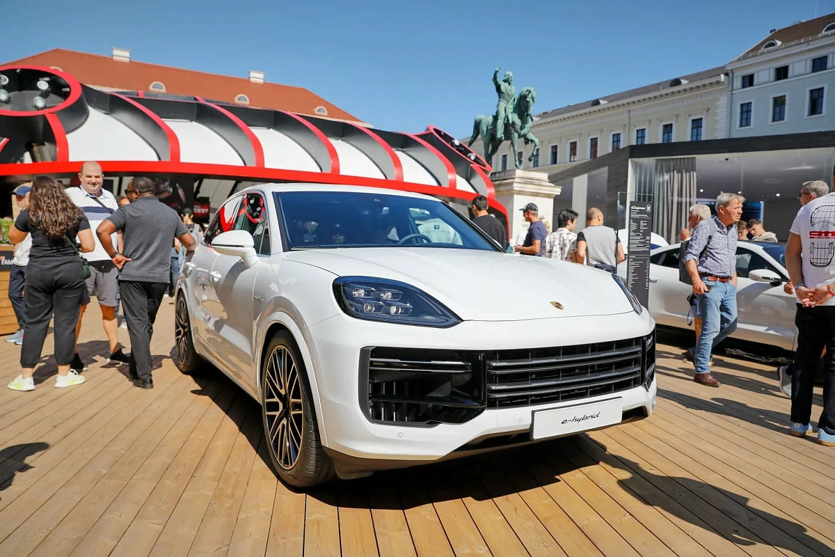 Porsche Cayenne Turbo E-Hybrid 2024 года дебютировал в Мюнхен как лучший гибридный кроссовер