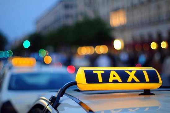 В России сервисы такси начали дезинфицировать машины из-за коронавируса 