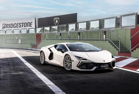 На новый гибридный суперкар Lamborghini Revuelto выстроилась очередь на 3 года вперед