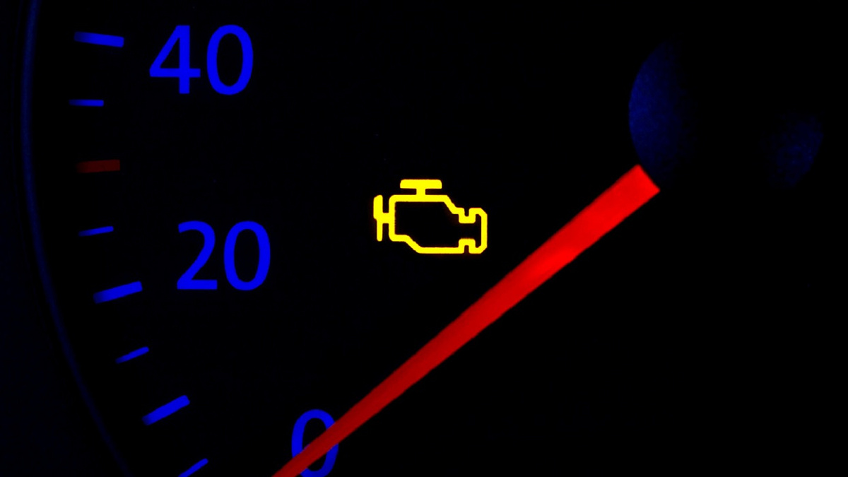 Горит Check Engine - срочно остановитесь: вы не знаете, что это значит
