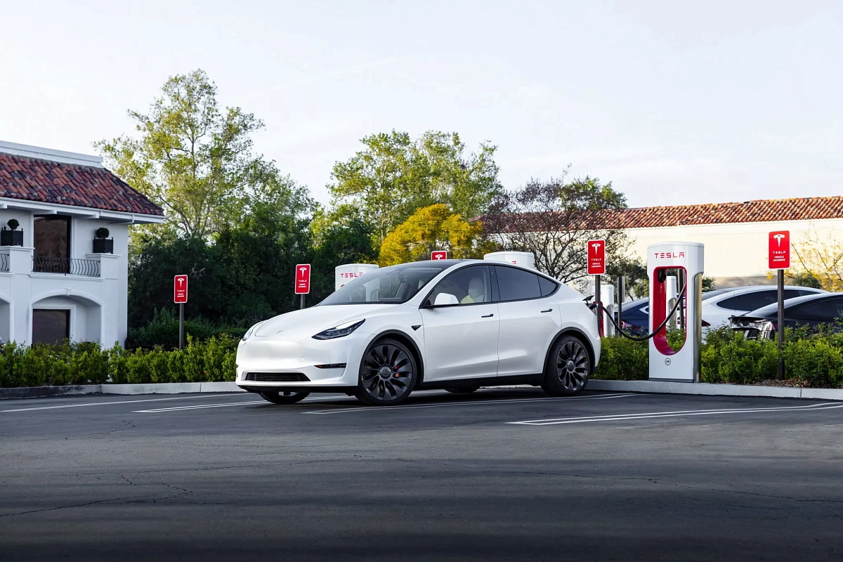 Из-за чего качество зарядных станций на сети Tesla Supercharger сильно ухудшается