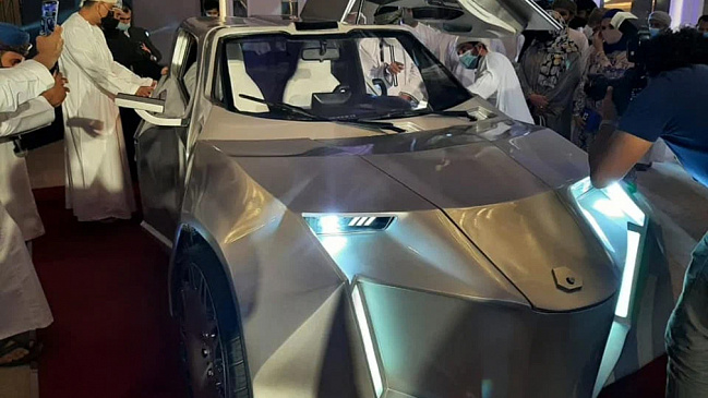 Компания Mays из Омана презентовала свой первый дорогостоящий электромобиль с оригинальной внешностью