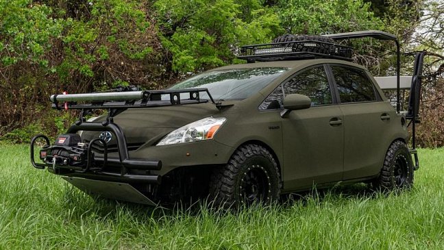 Популярный гибрид Toyota Prius переделали в экстремальный автомобиль для охотников