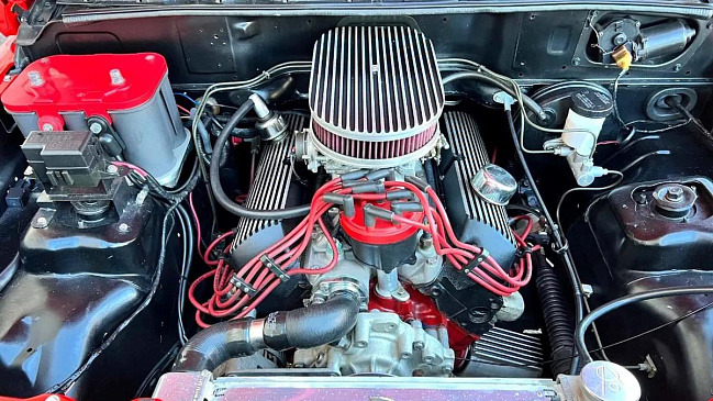 Под капотом маленького Geo Tracker находится мощный двигатель Mustang V8