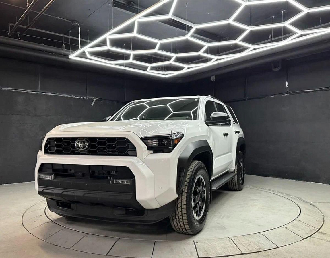 В РФ завозят новые внедорожники Toyota 4Runner: цена просто космос 