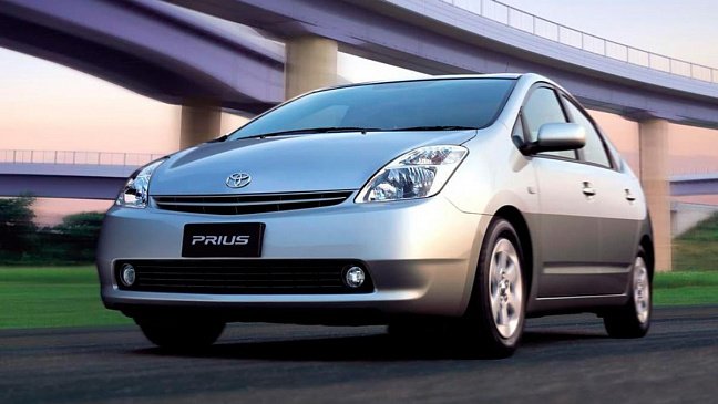 Toyota Prius возглавил рейтинг машин, которые чаще выбирают "раз и навсегда"