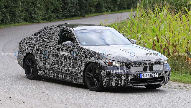 Электрический BMW i5 был замечен во время дорожных испытаний 