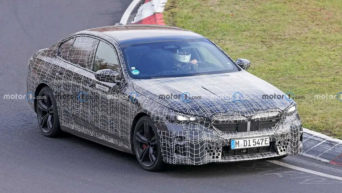 Появились новые шпионские снимки BMW i5 во время тестов на Нюрбургринге