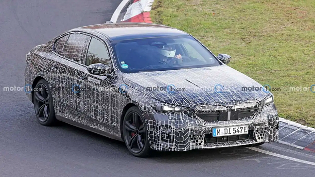 Появились новые шпионские снимки BMW i5 во время тестов на Нюрбургринге