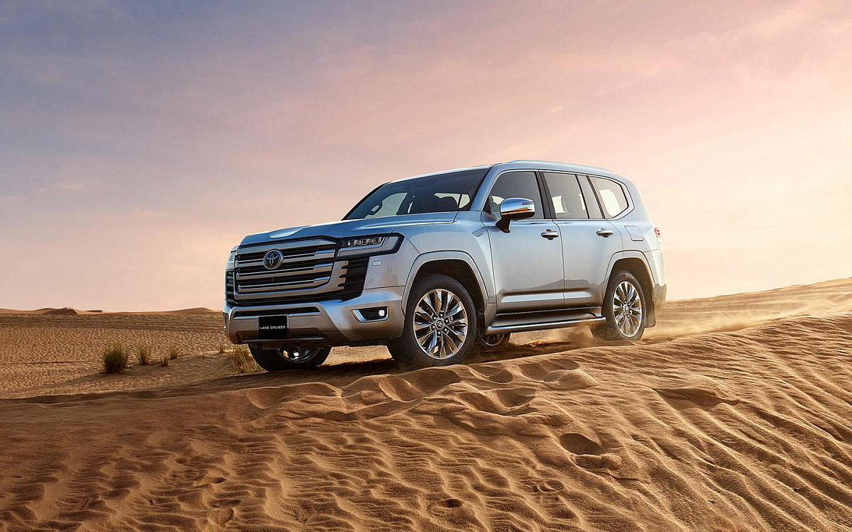 Легенда вернулась: Обновленный Toyota Land Cruiser 300 уже в России - цена и сюрпризы