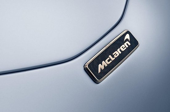McLaren похвастался 18 каратной эмблемой из белого золота