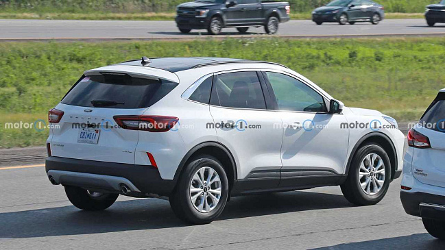 Компания Ford тестирует кроссовер Escape Active без камуфляжа