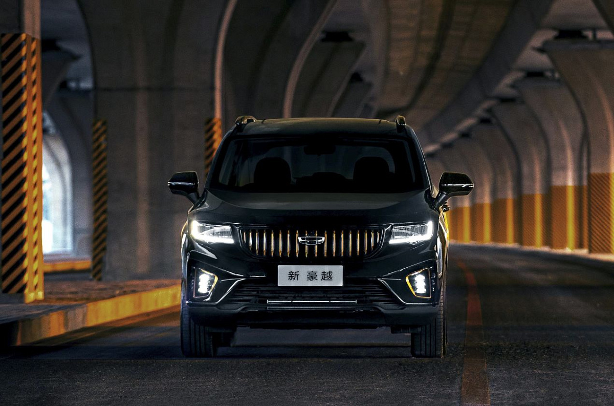 У габаритного кроссовера Geely вышла «черно-золотая» спецверсия Black Gold Limited Edition У габаритного кроссовера Geely вышла «черно-золотая» спецверсия Black Gold Limited Edition