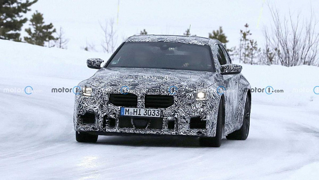 Компания BMW вывела на тесты "заряженное" купе M2 2023 модельного года