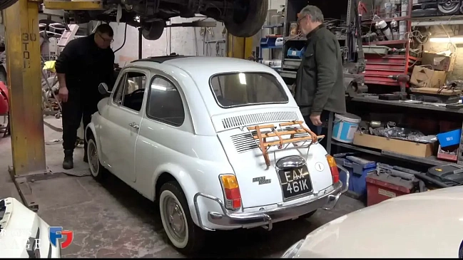 После модернизации, старинный Fiat 500 стал больше похож на хот-род