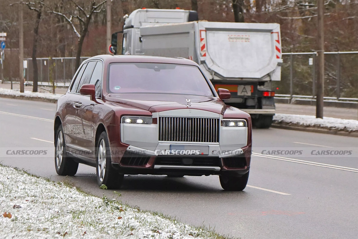 Rolls-Royce Cullinan вышел на тесты с новым лицом и увеличенными выхлопными патрубками