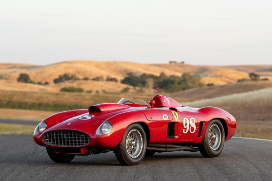 На аукцион выставили Ferrari 410 Sport Spider 1955 года, которым управляли Фанхио и Шелби