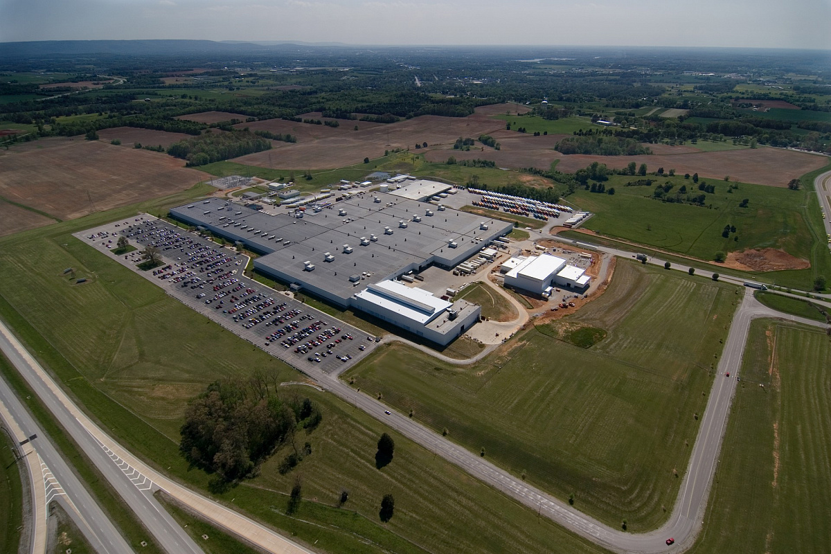 Компания Nissan приостанавливает работу завода по производству двигателей для Mercedes в Теннесси