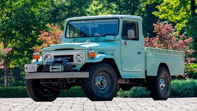 На аукционе будет продан Toyota FJ-45 Land Cruiser 1973 года 