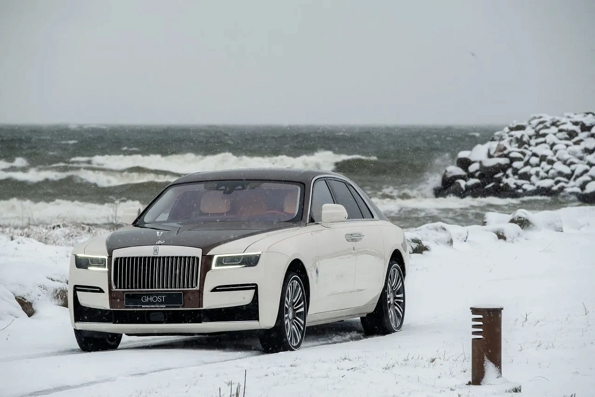 Компания Rolls-Royce выпустила эксклюзивную версию Rolls-Royce Ghost Amber Roads