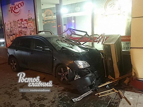 В центре Ростова под колесами иномарки погиб инвалид