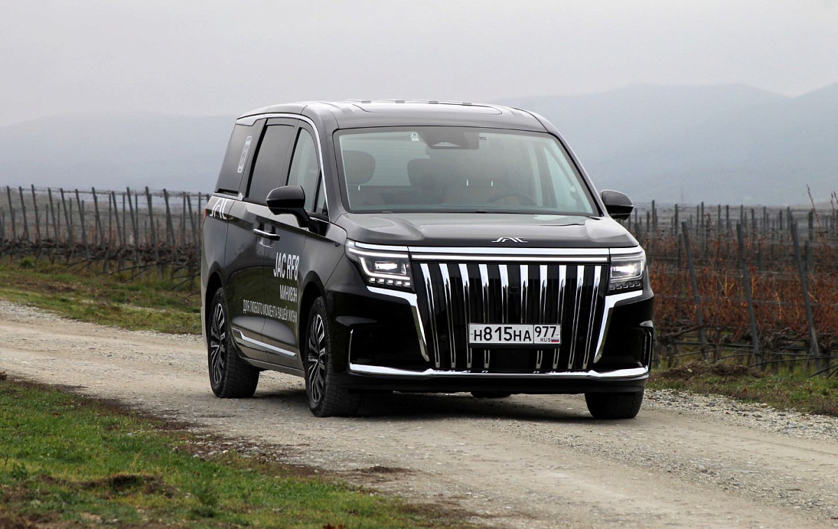 Гастрольное удостоверение. Первый тест-драйв минивэна JAC RF8