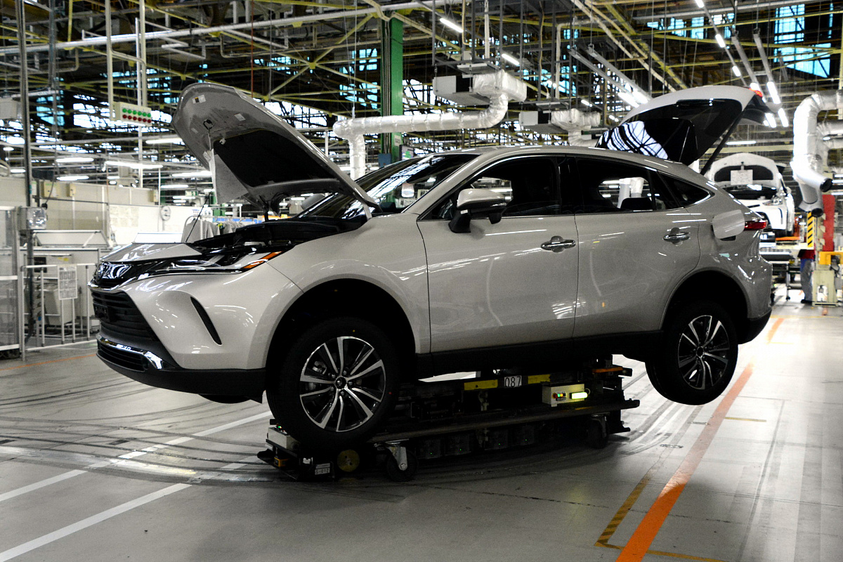 Компания Toyota намеренно замедлит производство в ближайшие три месяца
