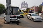 В Красноярске иномарка врезалась в пассажирский автобус