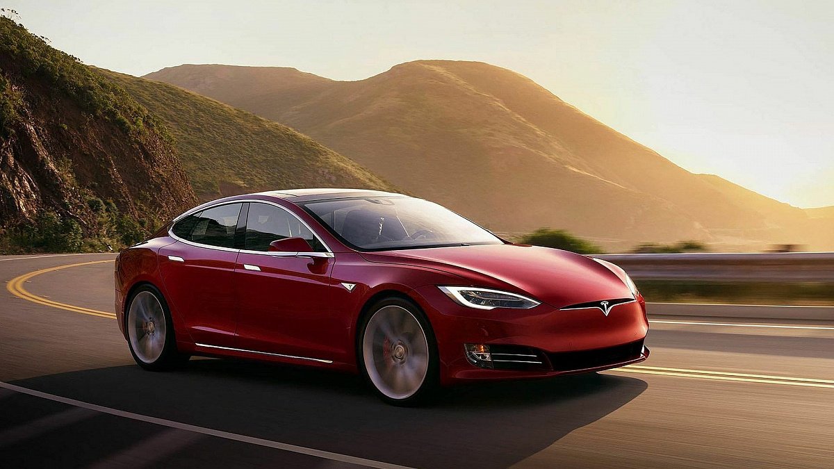 Компания Tesla повысила цены на электромобили