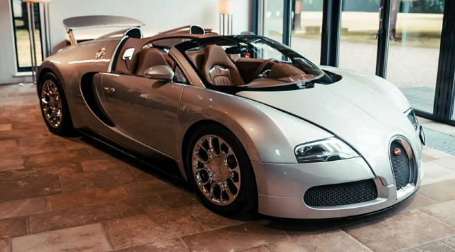 Команда Bugatti четыре месяца восстанавливала редкий гиперкар Veyron 2008 года