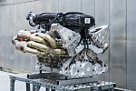 Aston Martin Valkyrie обнажила сердце: показан великолепный двигатель V12 Cosworth