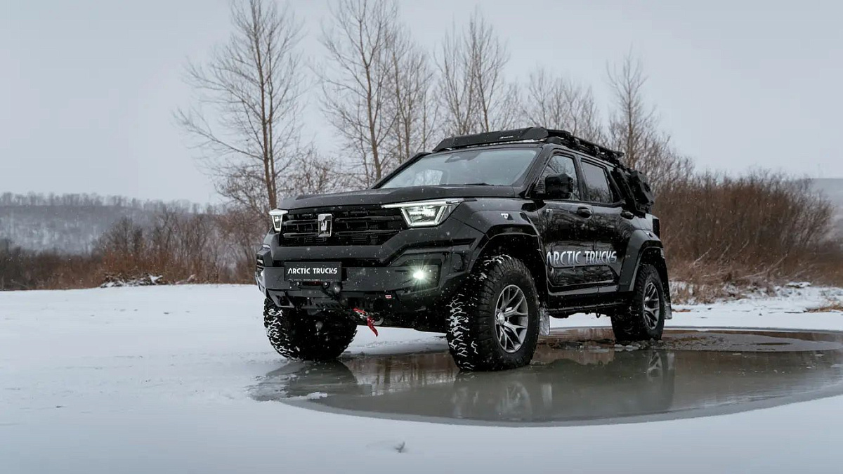 "Нависает над всеми": Arctic Trucks показал TANK 400 AT35, готовый к любым приключениям