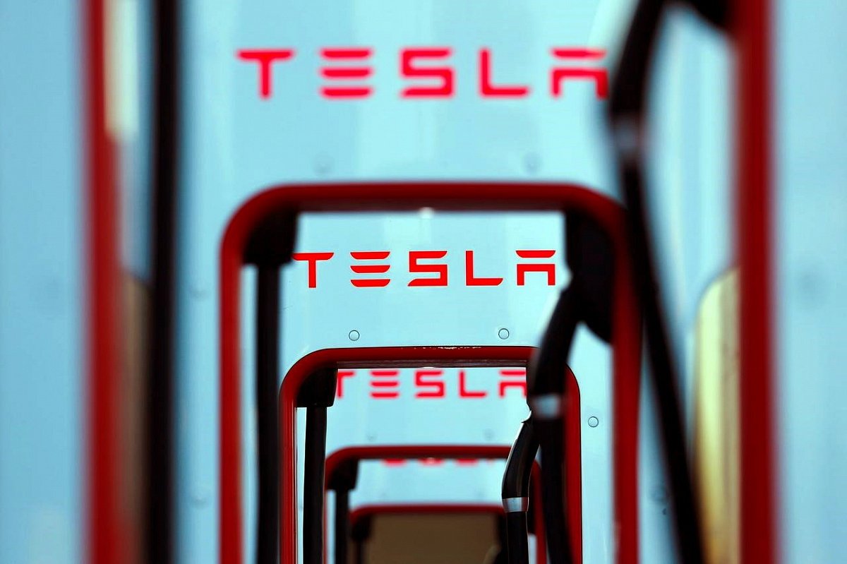 Американская компания Tesla планирует закупать батареи у LG