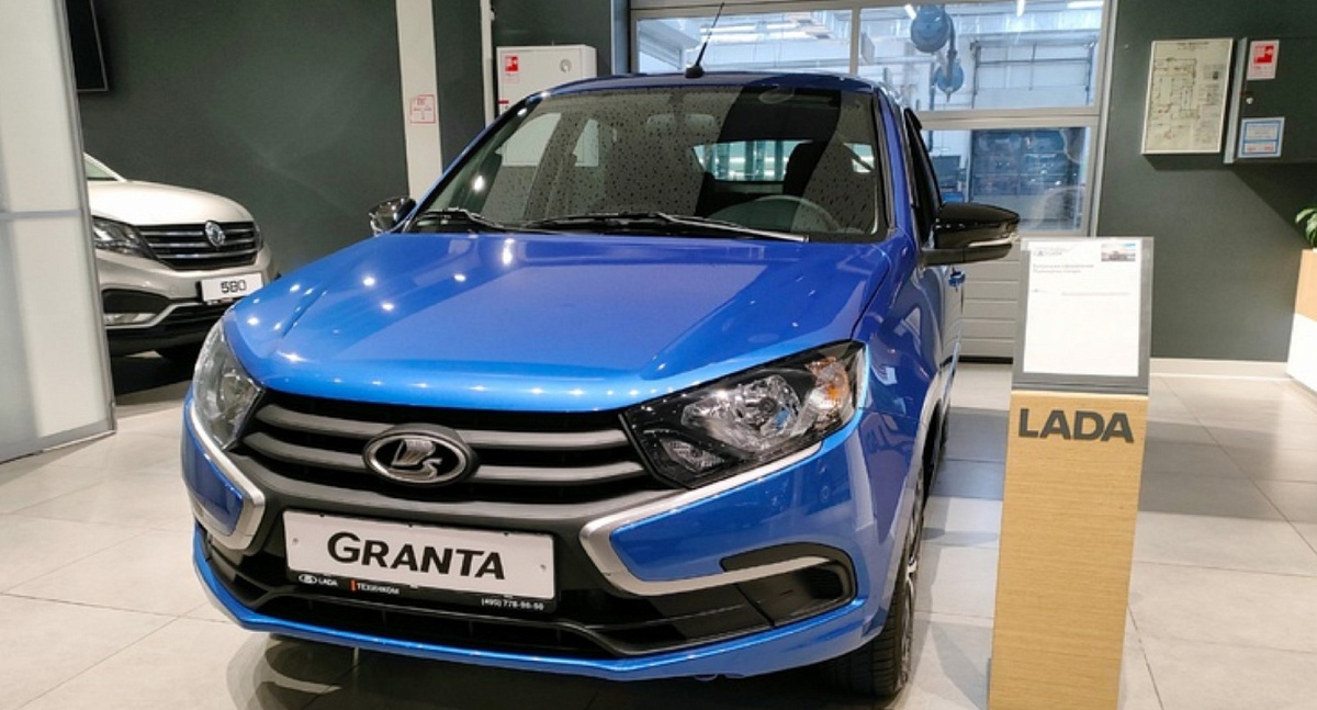 Почему новая Lada Granta в Беларуси стоит на 100 тысяч рублей дешевле, чем в России