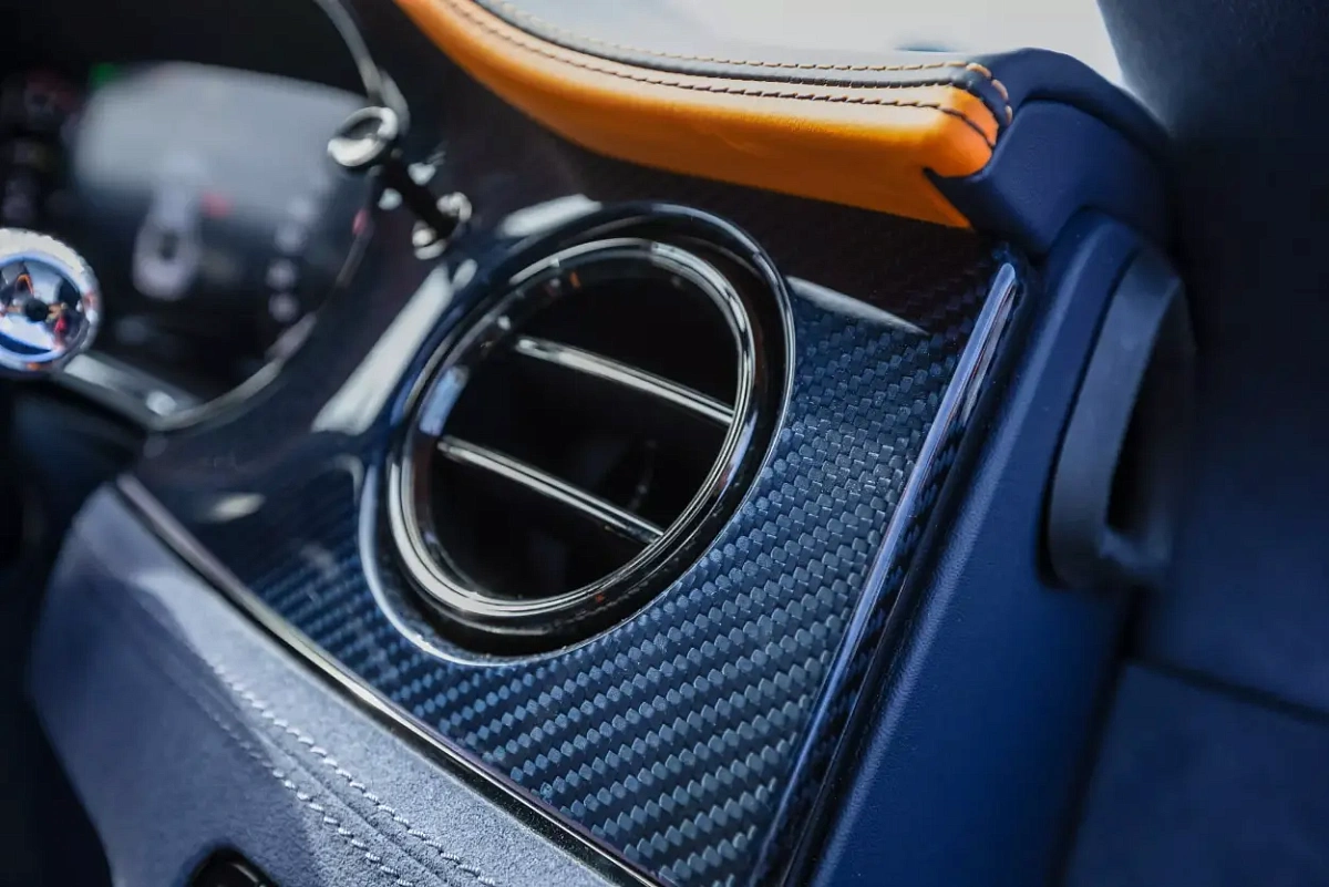 Теперь для роскошных Bentley можно заказать золотой салон Теперь для роскошных Bentley можно заказать золотой салон