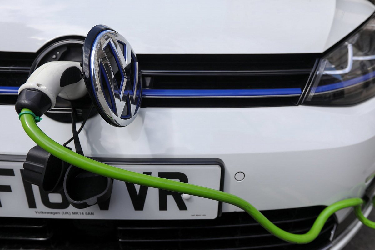Volkswagen планирует установить множество зарядных станций для электрокаров в Европе