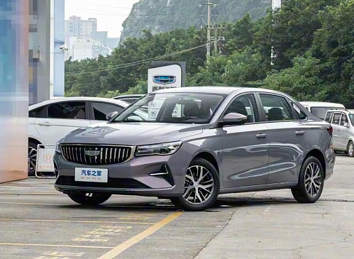 «Юбилейная» спецверсия Geely Emgrand 2026: что за седан начали продавать в КНР