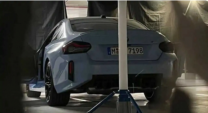 Задняя часть нового BMW M2 могла просочиться в Интернет на шпионских фотографиях