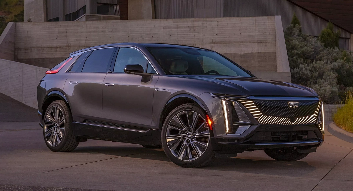 General Motors отзывает 26 электрокара Cadillac Lyriq из-за сломанного сигнала для пешеходов