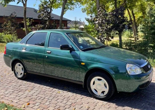 В России на продажу выставили почти новую Lada Priora за 1 млн рублей