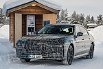 Электрический седан BMW i7 проходит зимние динамические испытания вблизи Полярного круга