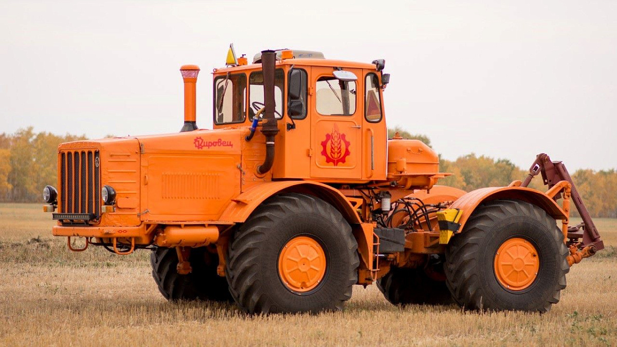 Советский трактор К-700А Кировец – по слухам, его могли разогнать до 80 км/ч