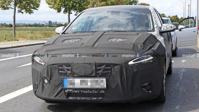 На тестах замечен прототип обновленного Hyundai Elantra GT PHEV 