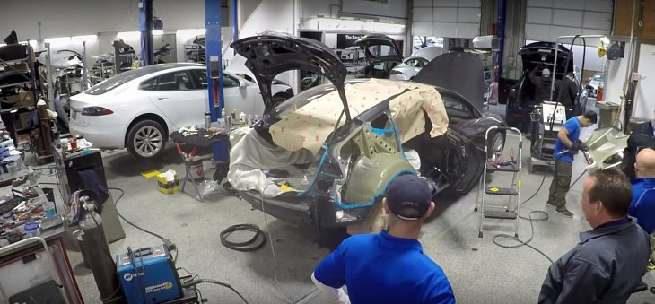 В сети показали детальное видео кузовного ремонта Tesla Model 3