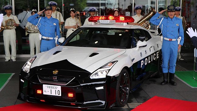 Кто-то пожертвовал Nissan GT-R для полиции в Японии