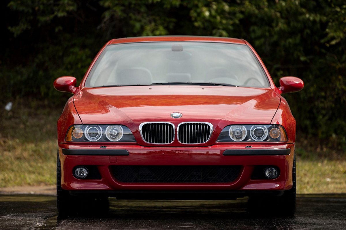 Почти без пробега BMW M5 E39 продается за 150 000 долларов 