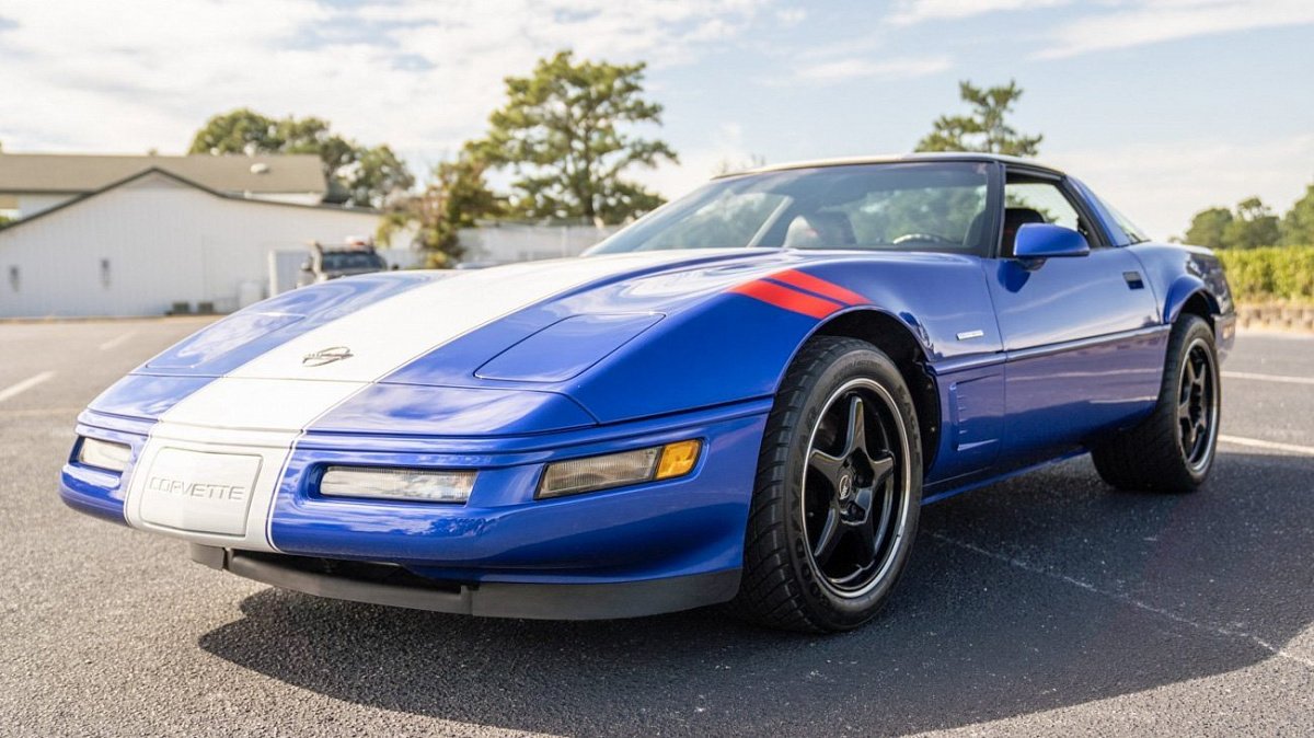 В продаже появился «прощальный» Chevrolet Corvette 1996 года
