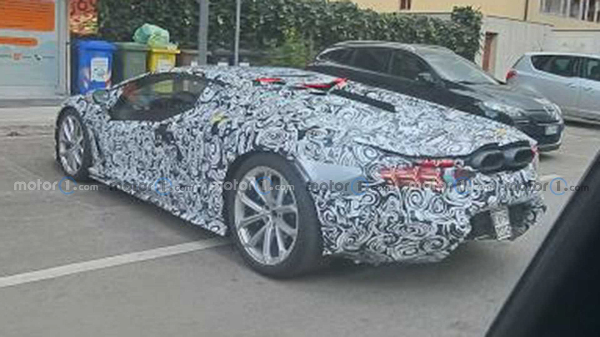 В Сети показали замену гиперкара Lamborghini Aventadorна шпионских фотоснимках из Италии